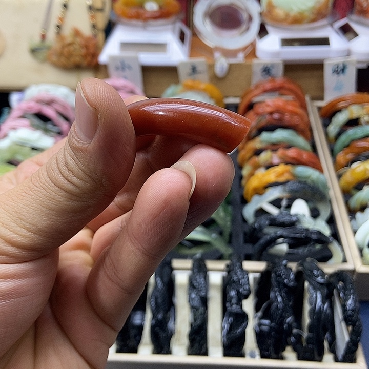 蛇纹石玉未镶嵌手镯小***?