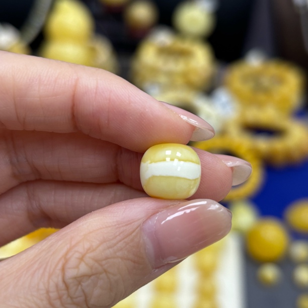 11.3*10.3mm带皮色· 5-小妖珠宝天然原矿琥珀蜜蜡