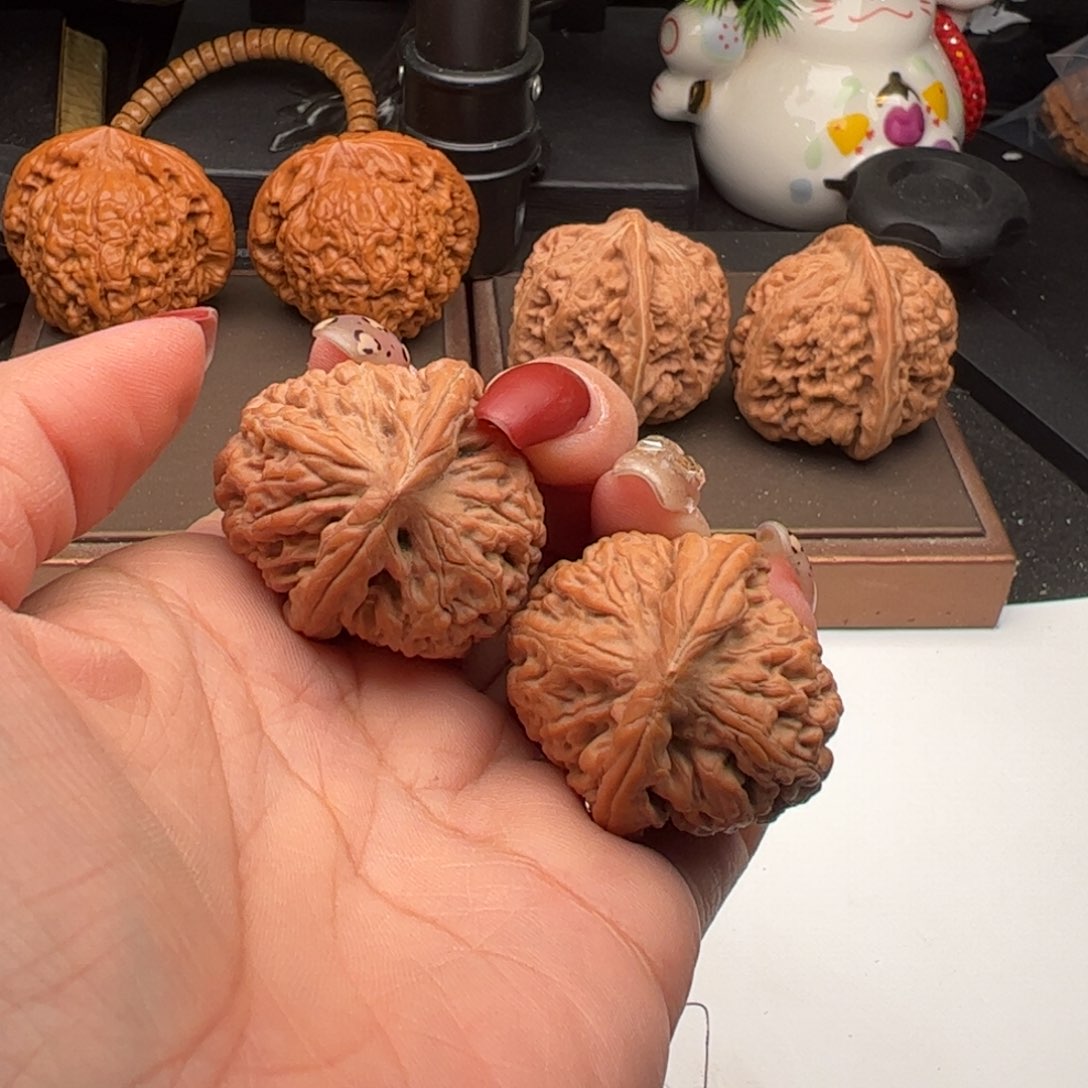 文玩核桃吊坠滢莲花34