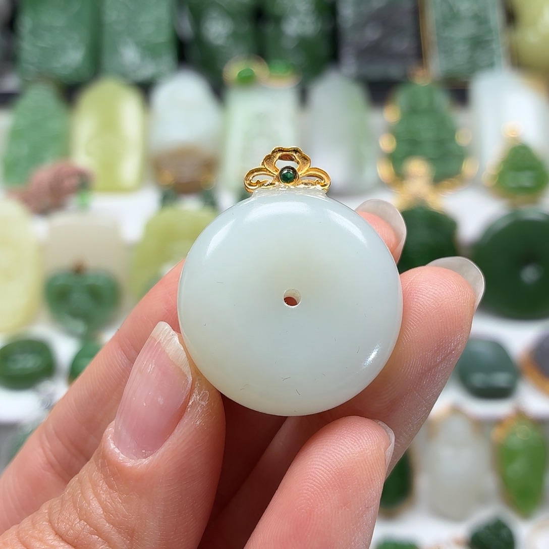 和田玉18K金镶嵌颈饰