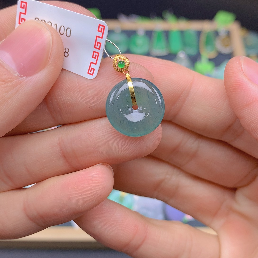 翡翠颈饰18K金镶嵌翡翠