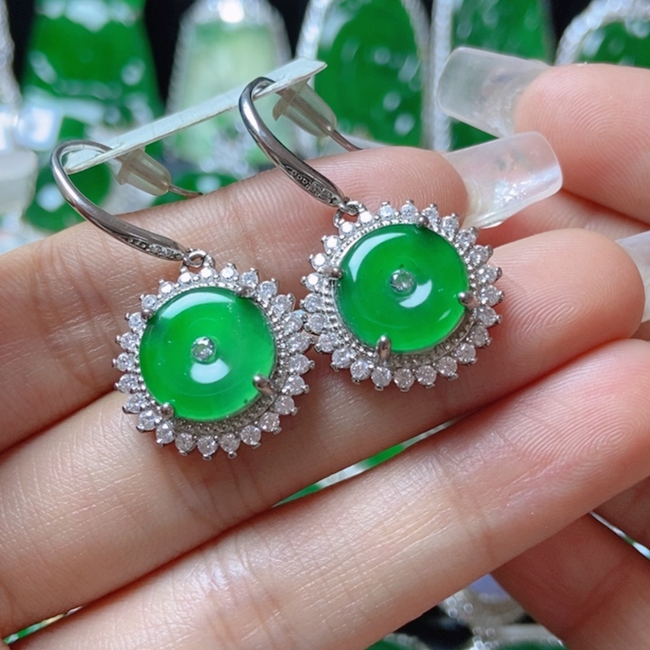 翡翠颈饰未镶嵌          