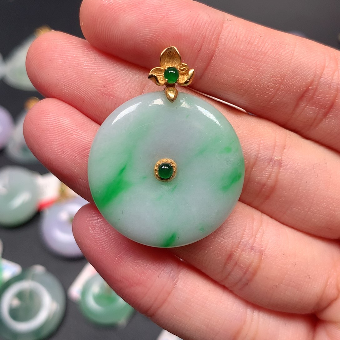颈饰18K金镶嵌翡翠翡翠吊坠
