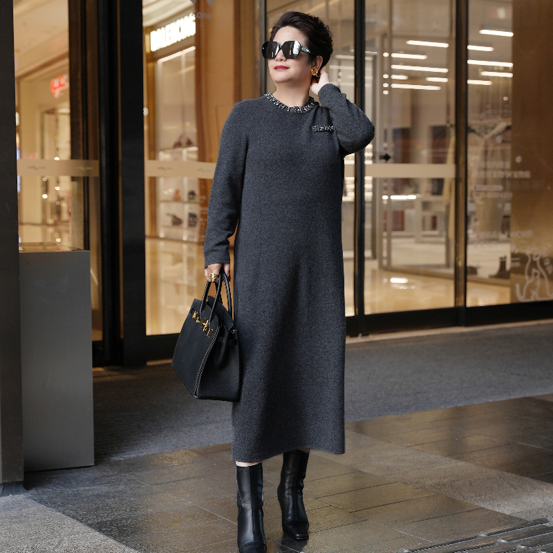 2025秋冬MIU系两色高级感显瘦钉珠羊毛针织连衣裙0535