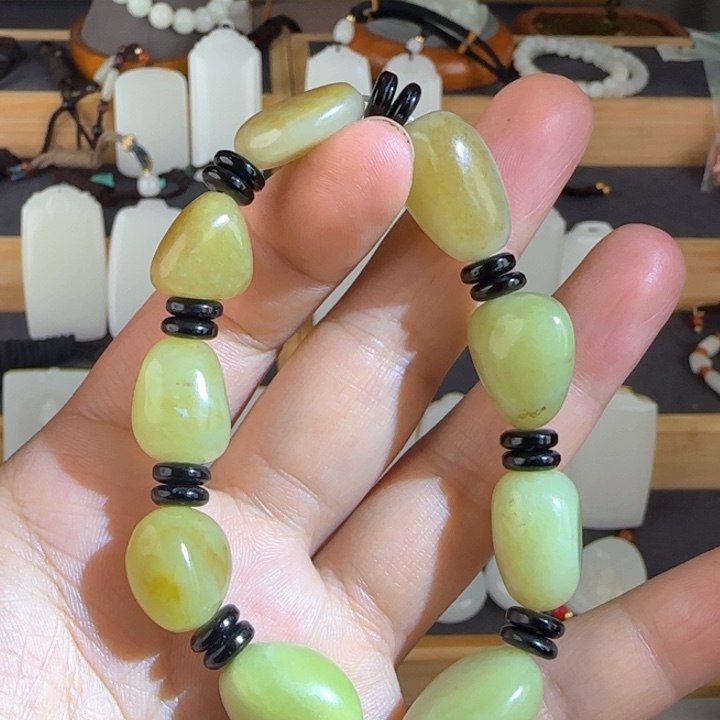 未镶嵌和田玉手串