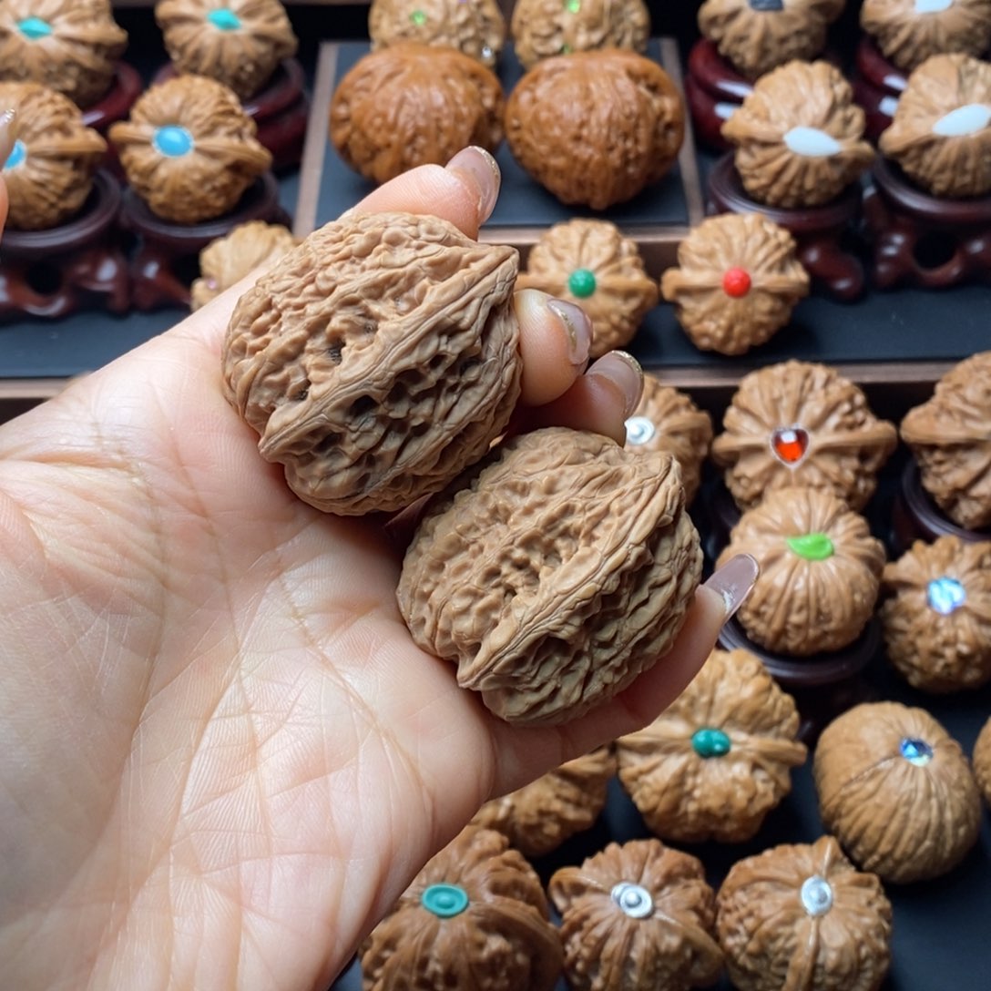 ****喵文玩核桃吊坠滚石