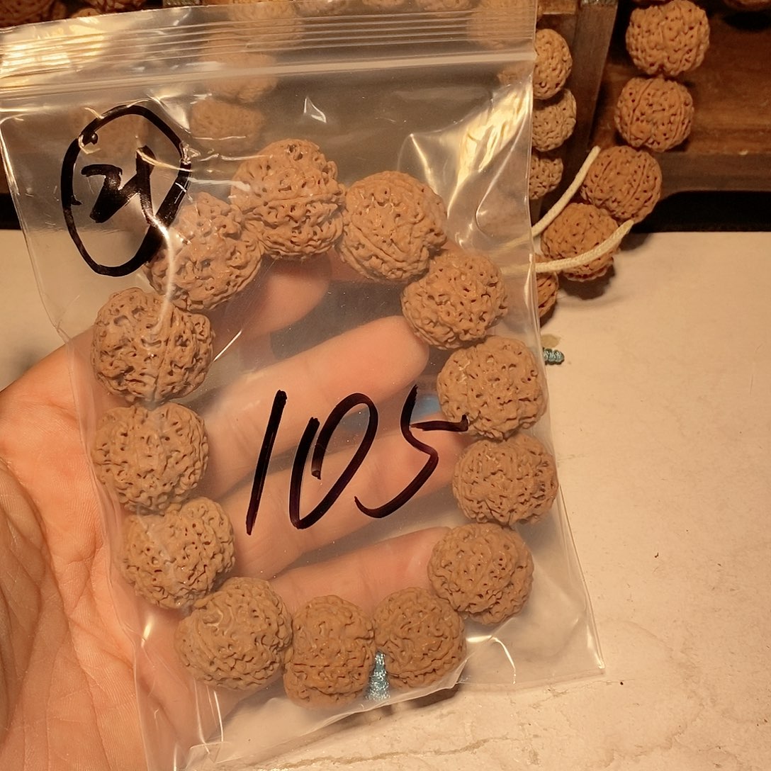 金刚菩提手串m***阔21。      