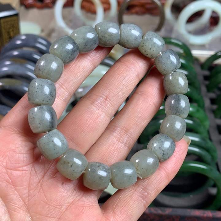 和田玉（糖玉）未镶嵌手镯