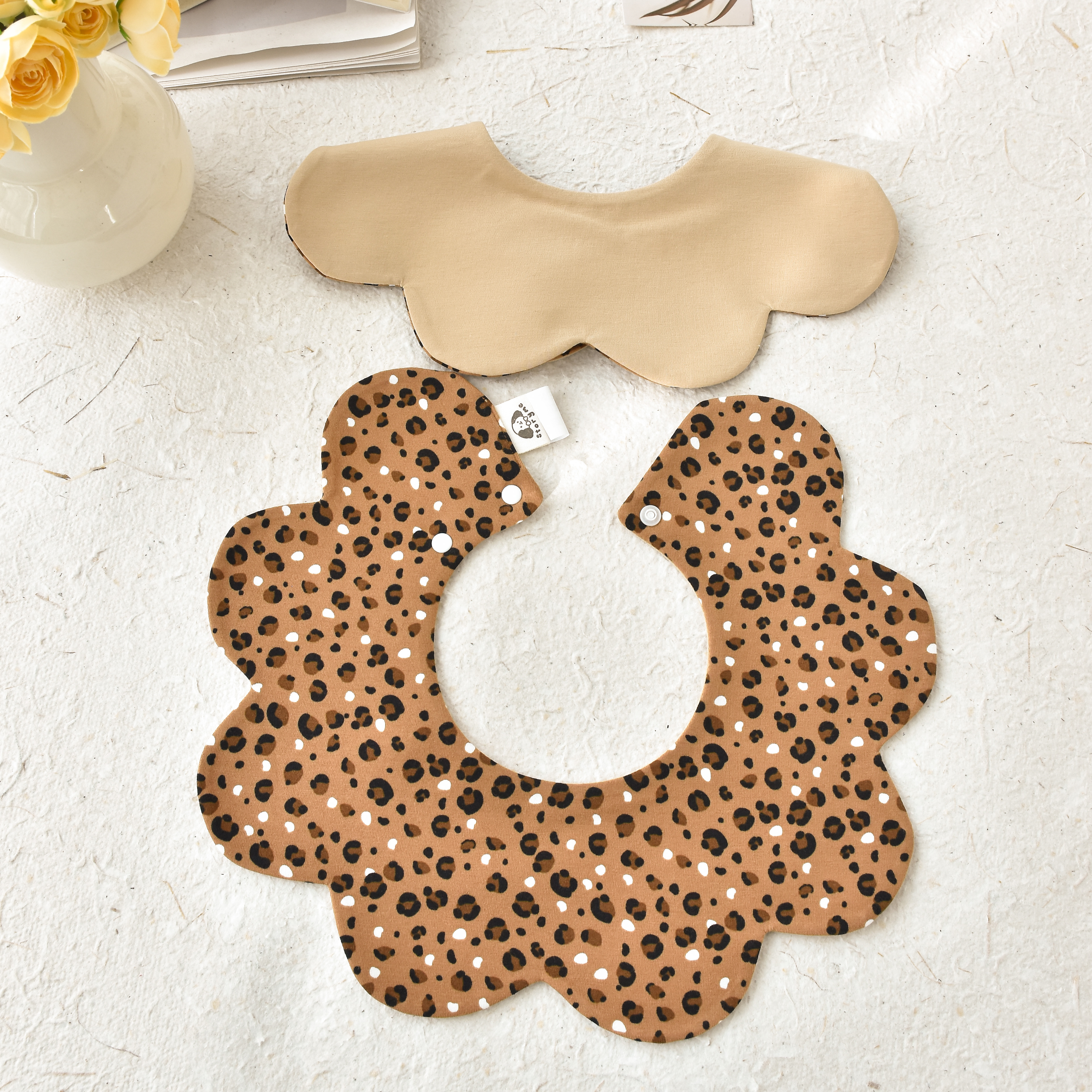 [y490]焦糖色芝麻豹纹口水巾围兜新生儿防吐奶柔软透气可爱ins风