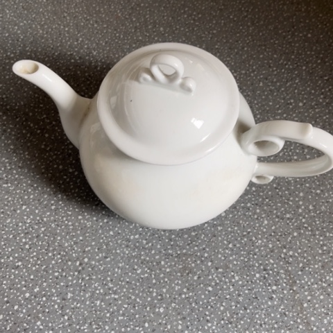 其他瓷茶壶一个陶瓷