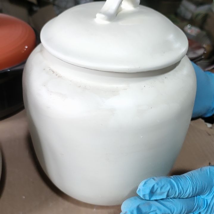 摆件盘子碗茶壶啥都有