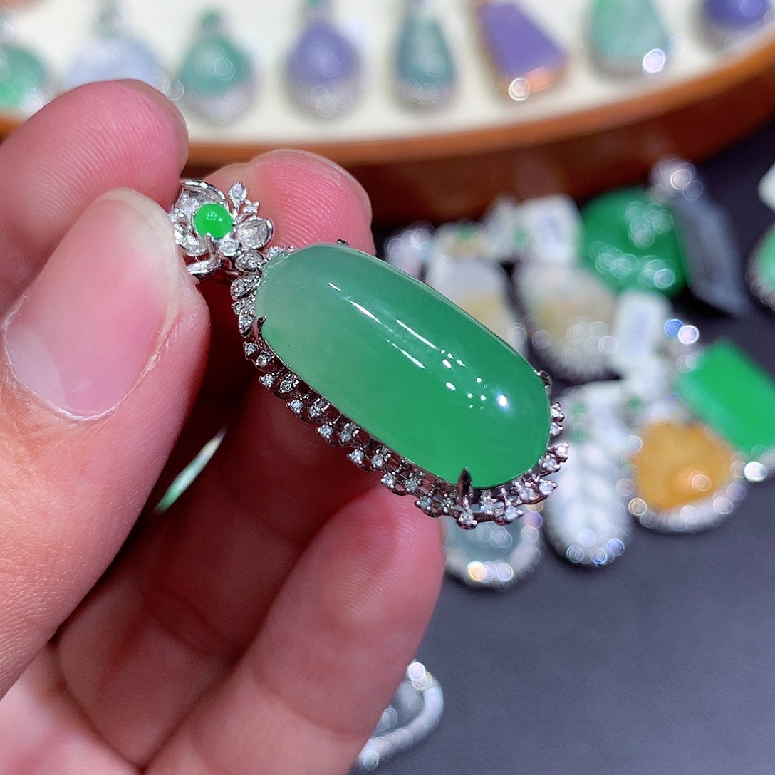 翡翠吊坠(不含链)18K金镶嵌