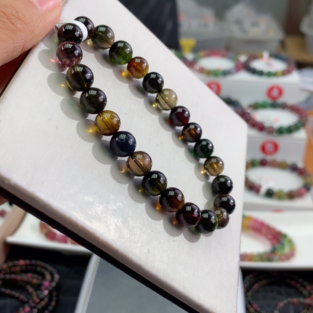 碧玺手链未镶嵌      8mm。 