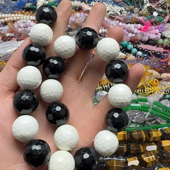 玛瑙/玉髓未镶嵌珠宝半成品一条20m切面黑白玛瑙