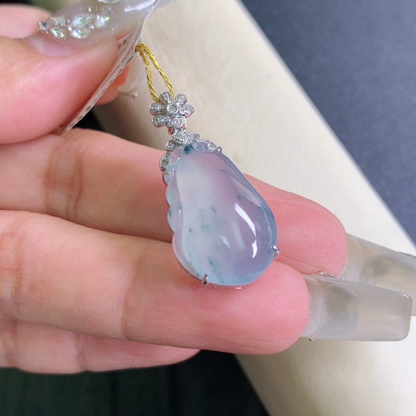 【闪购商品】翡翠颈饰18K金镶嵌福瓜