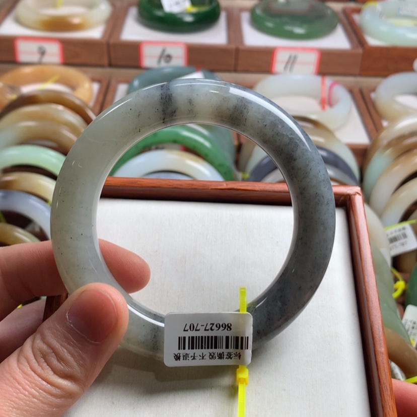 【闪购商品】和田玉手镯未镶嵌57