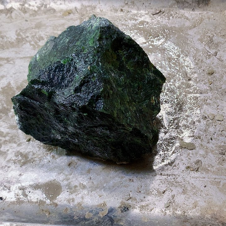 未镶嵌蛇纹石玉珠宝奇石