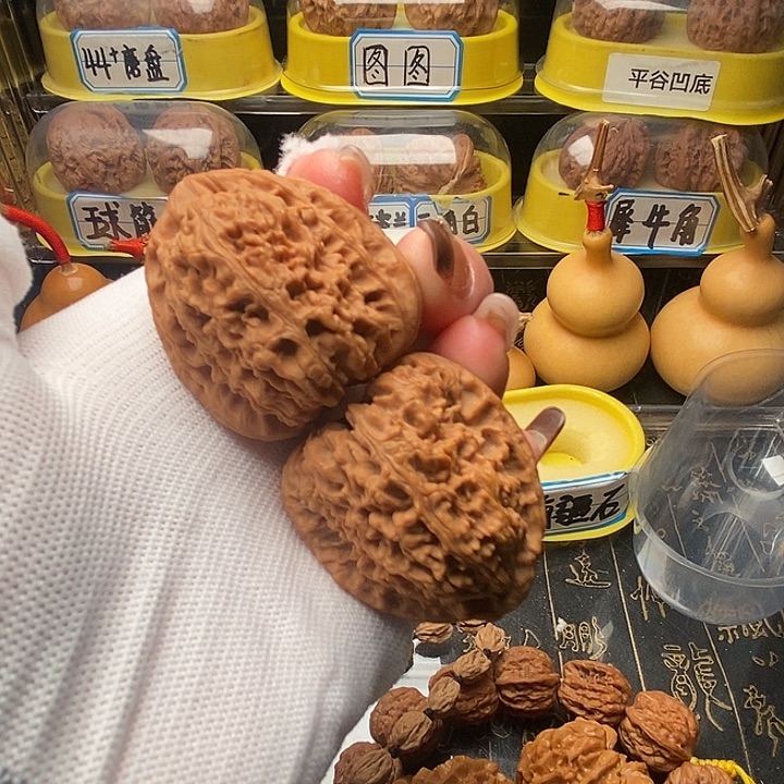 文玩核桃吊坠蚂蚁拉丝纹南疆石