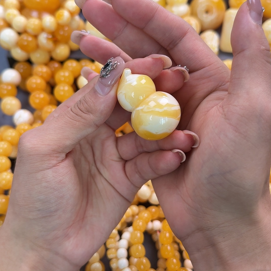 蜜蜡未镶嵌珠宝奇石19.8g