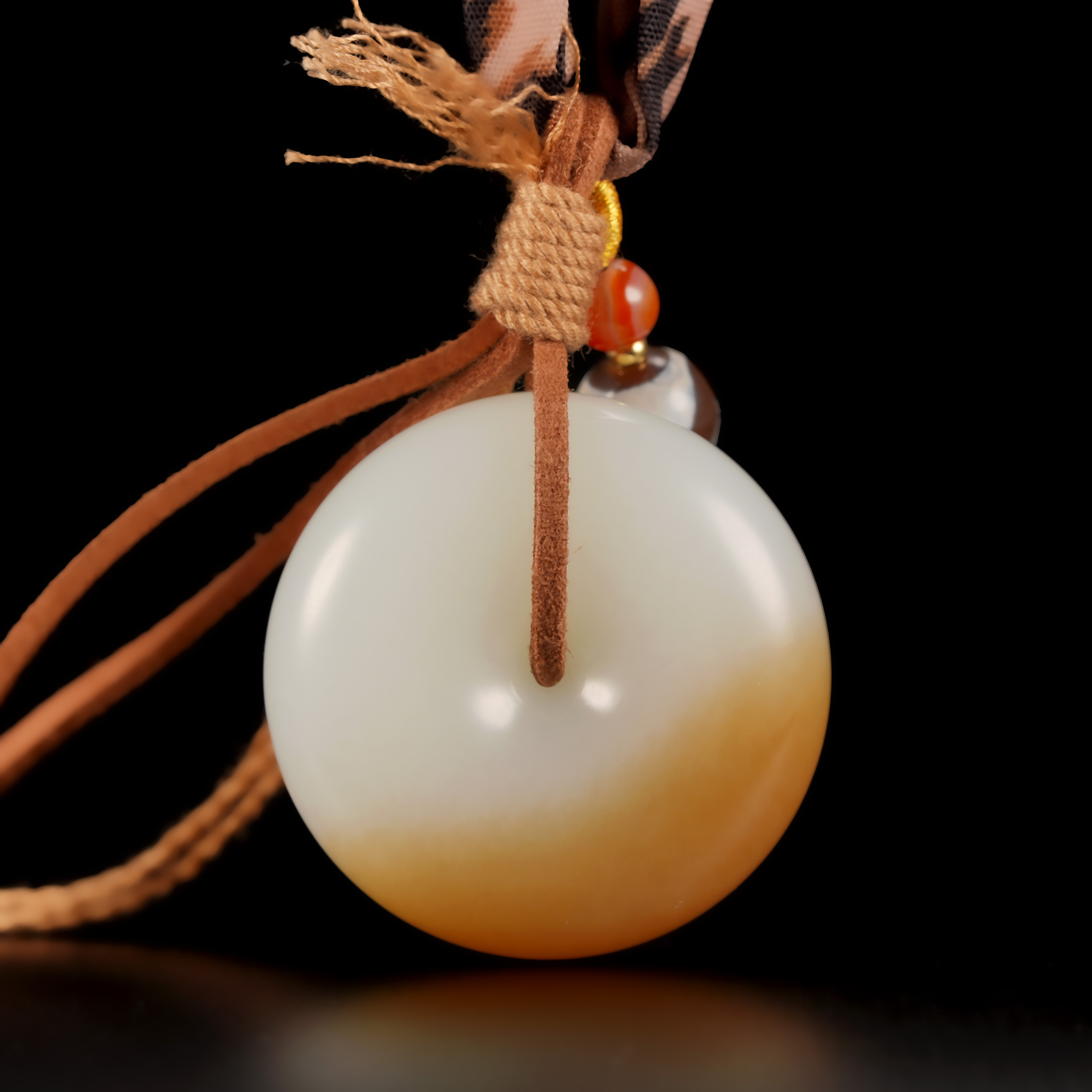 典藏级 新疆和田玉且末糖白一口糖平安扣吊坠 38*13mm± H121338