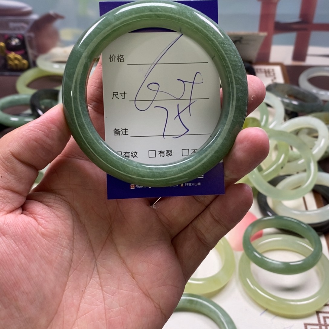 蛇纹石玉手镯未镶嵌