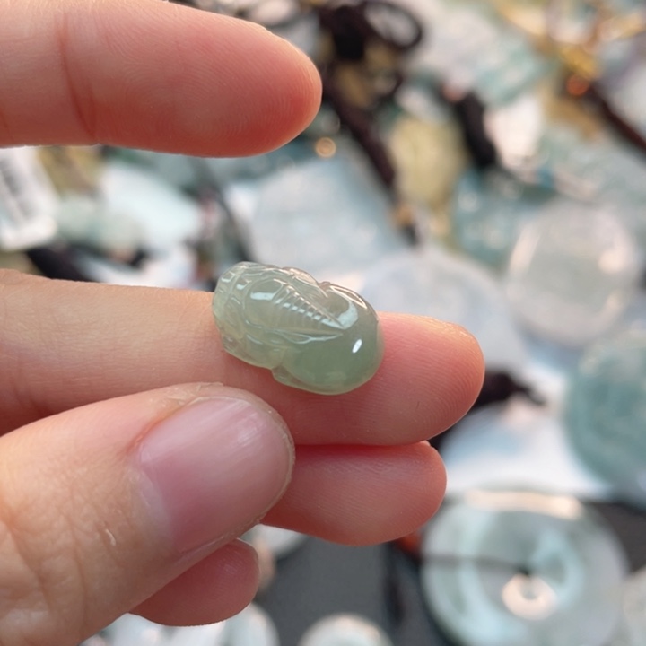 翡翠未镶嵌颈饰A货翡翠