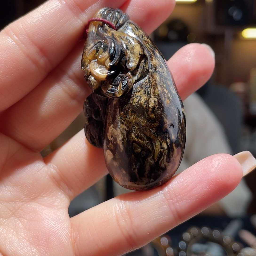 琥珀手链未镶嵌亲*雕刻