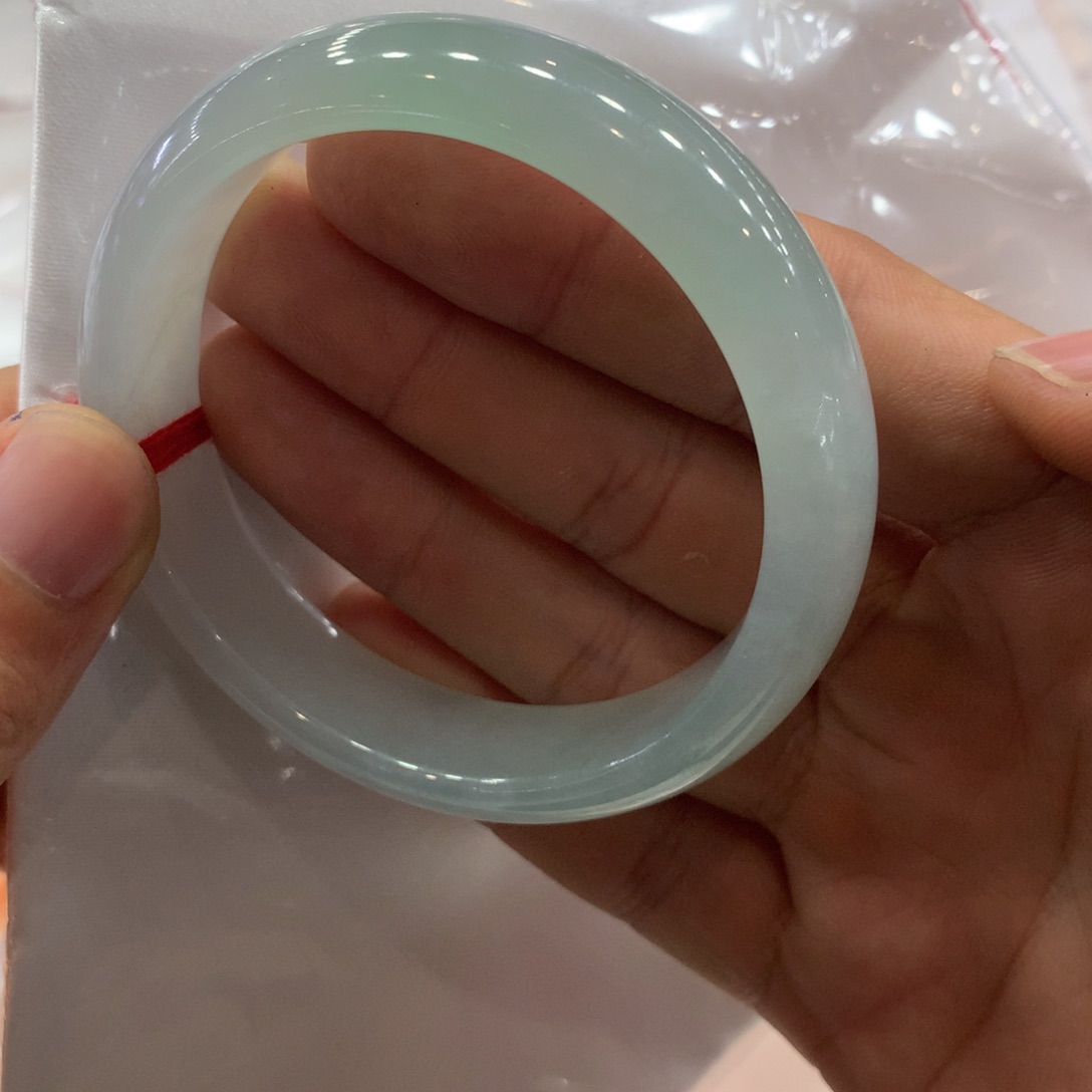 翡翠手镯未镶嵌翡翠