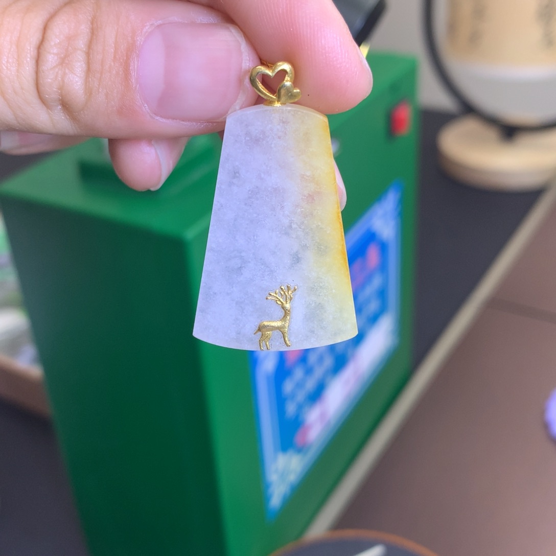 翡翠颈饰18K金镶嵌翡翠