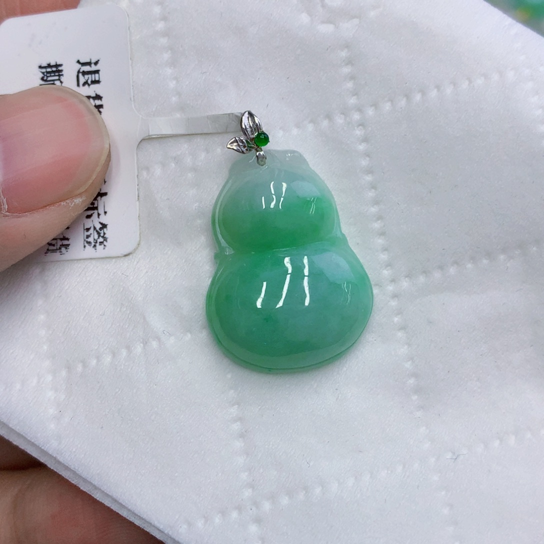 翡翠18K金镶嵌颈饰翡翠