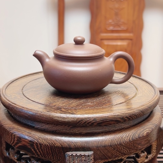 紫砂茶壶黄龙山原矿底槽清半手工瑕（140 cc）