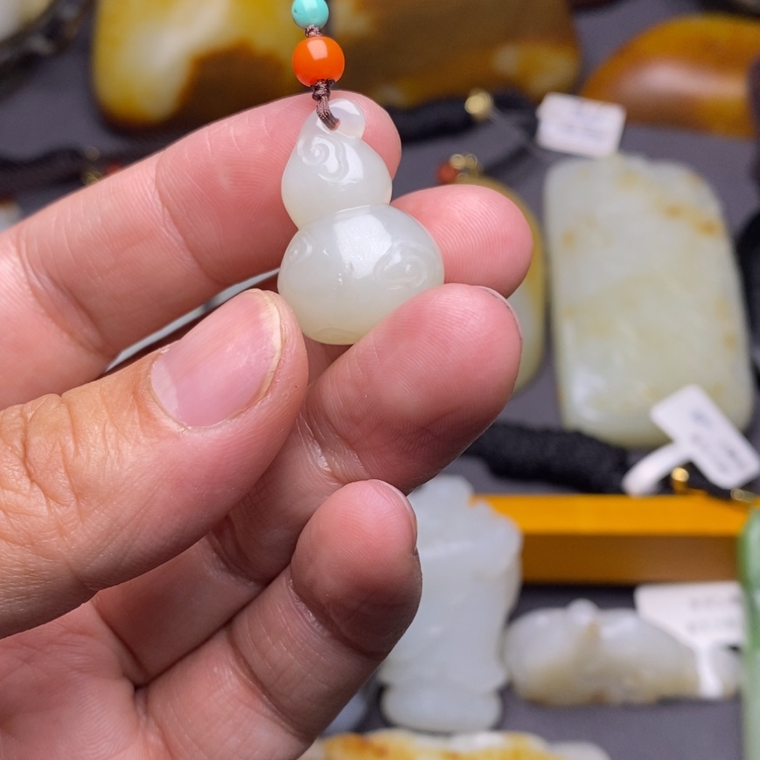 和田玉未镶嵌车挂