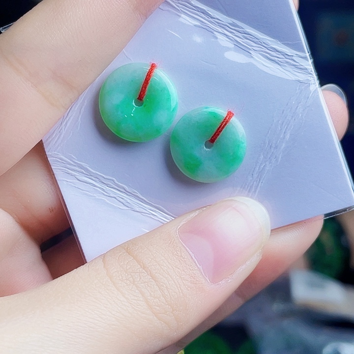 翡翠未镶嵌颈饰多样性