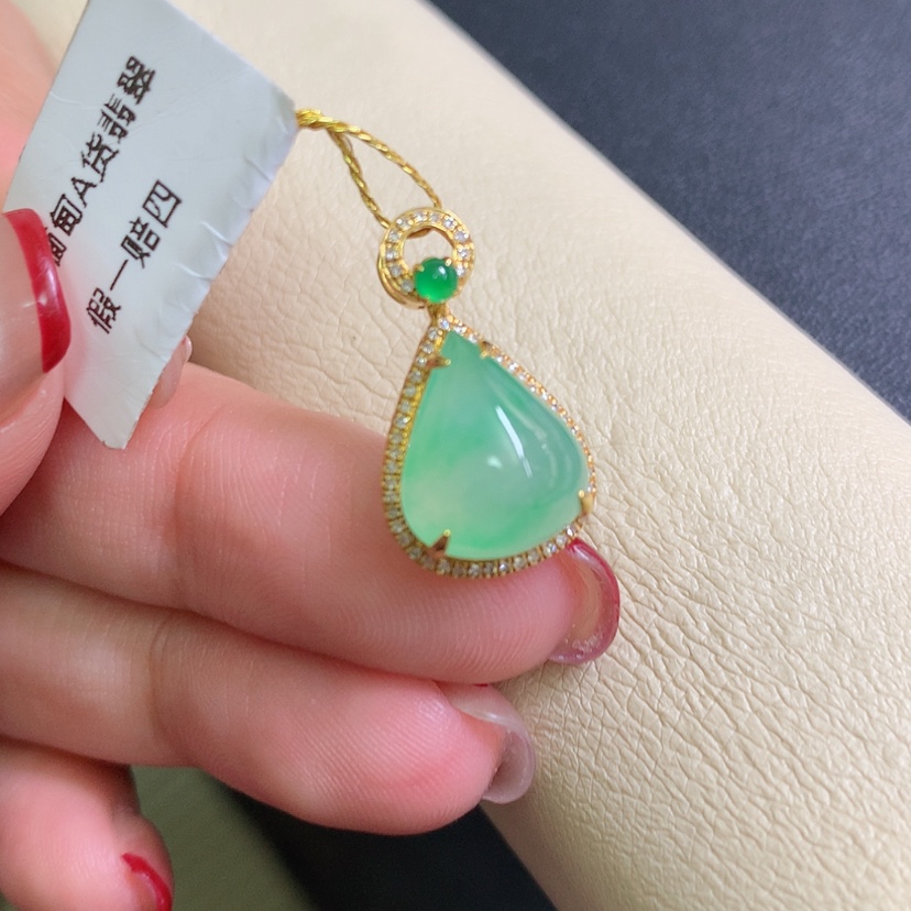 【闪购商品】翡翠颈饰18K金镶嵌铛*妈水滴