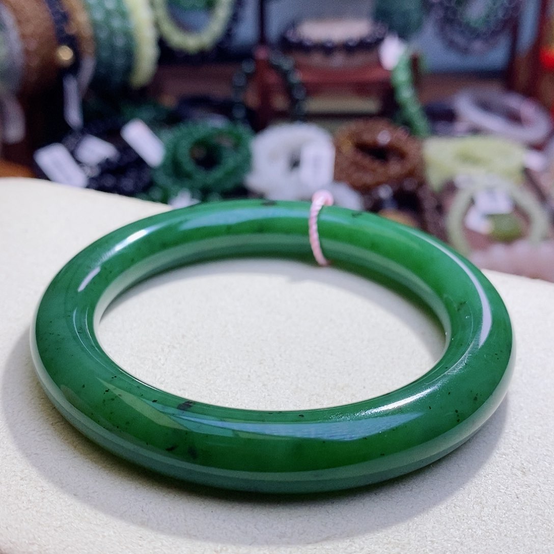 和田玉未镶嵌颈饰收藏级57.3碧玉老矿料七号矿辣绿手镯