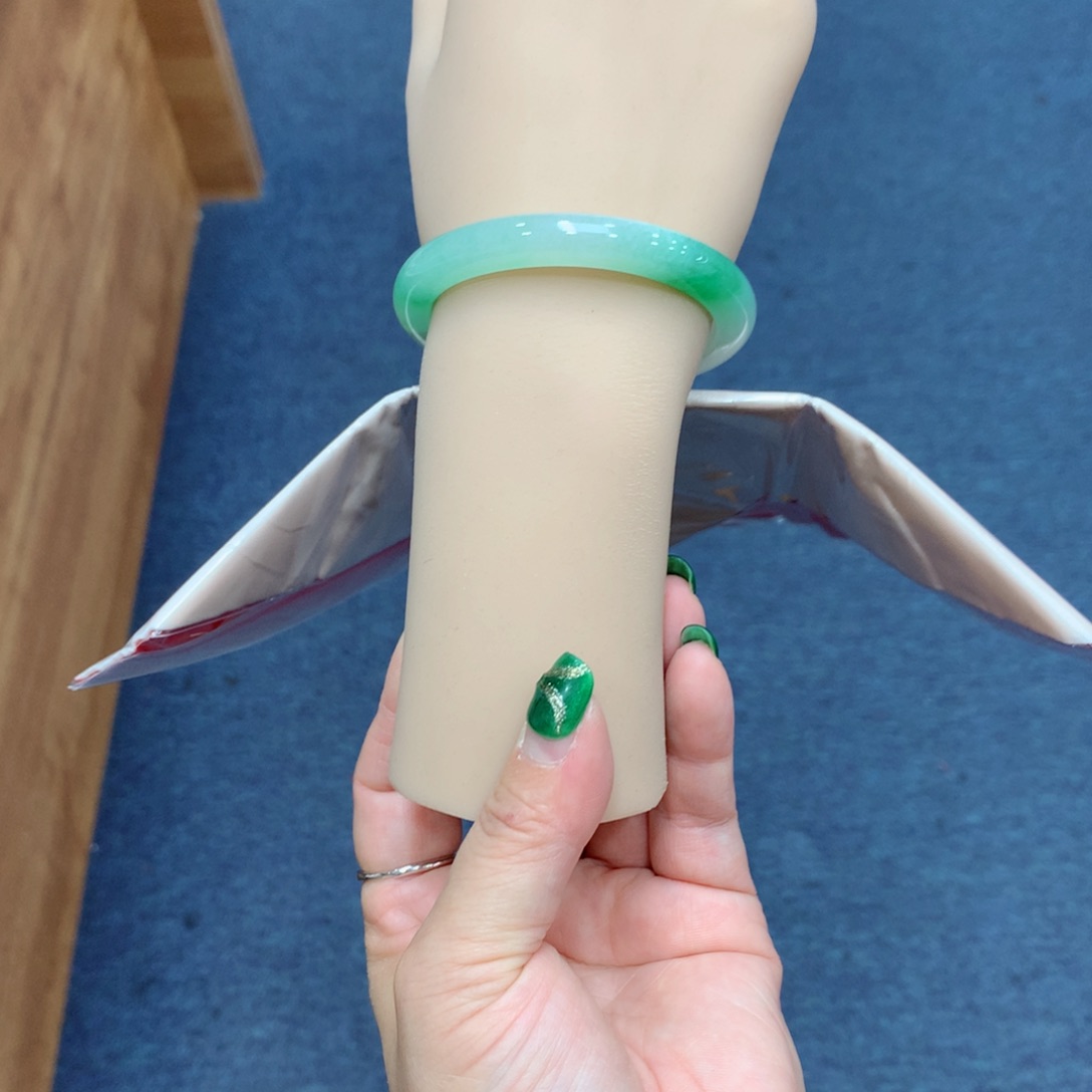 未镶嵌手镯翡翠买断