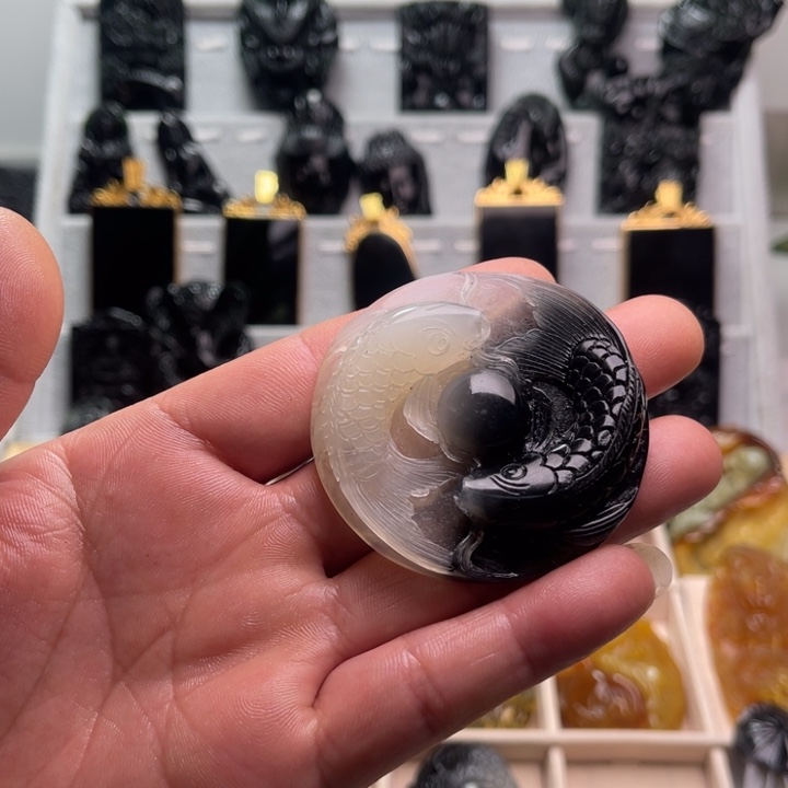 蛇纹石玉颈饰未镶嵌汉**?