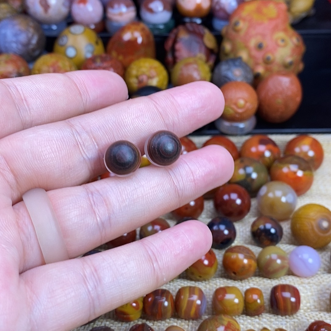 东***张玛瑙/玉髓未镶嵌单珠