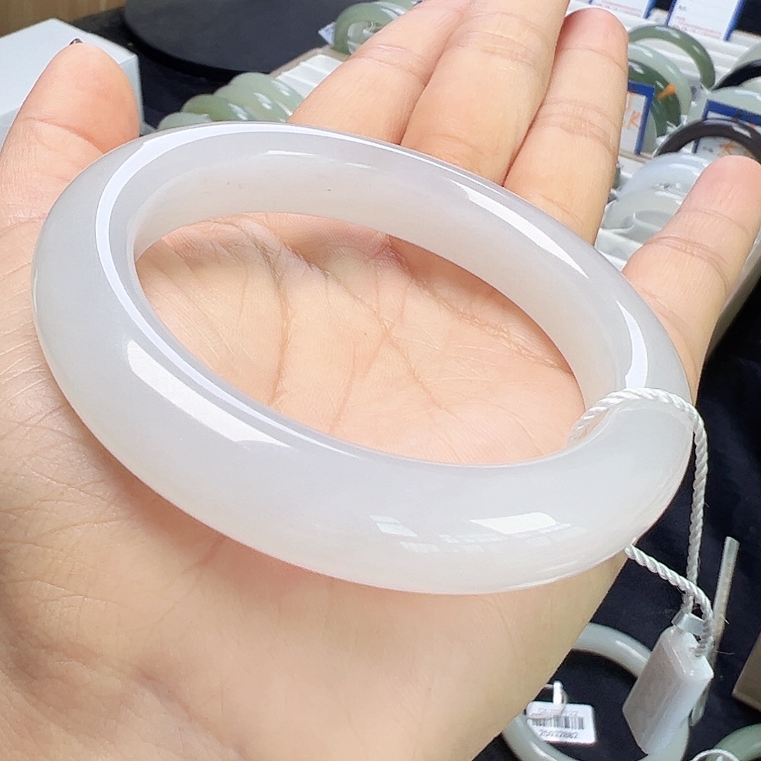 和田玉未镶嵌手镯冰透白，无包容