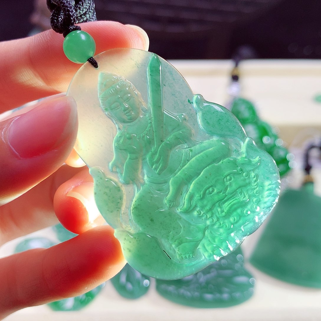 颈饰未镶嵌翡翠天然