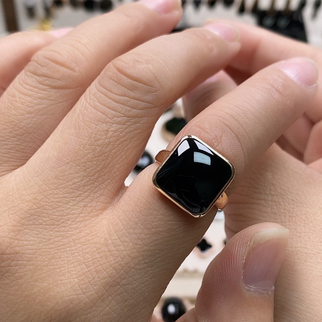 翡翠18K金镶嵌戒指