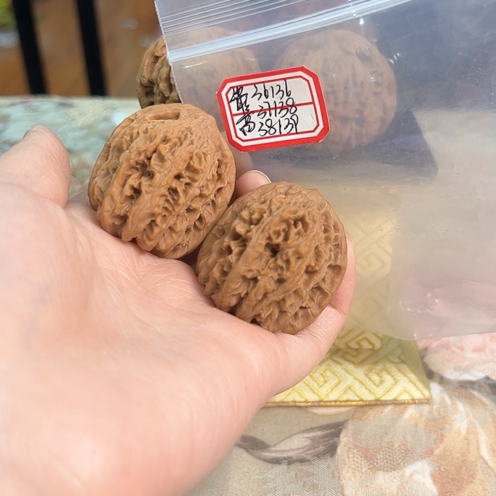 文玩核桃把件龙纹将军榜