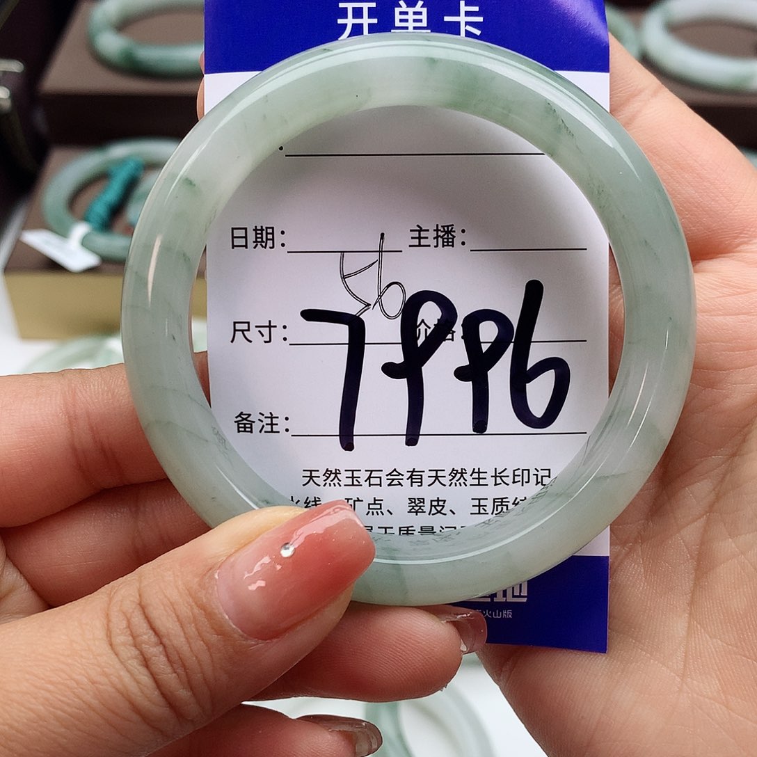 石英质玉手镯未镶嵌泰***王