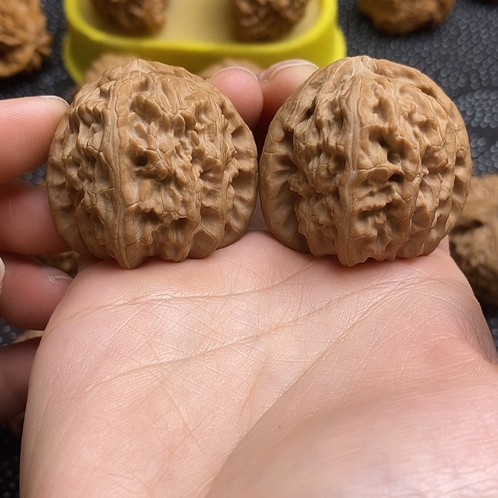 文玩核桃吊坠白狮子40