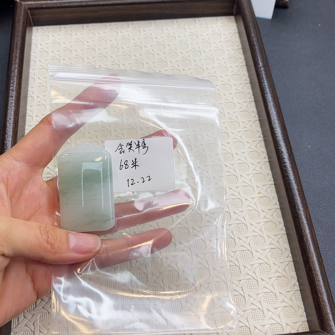 含****石英质玉未镶嵌手镯
