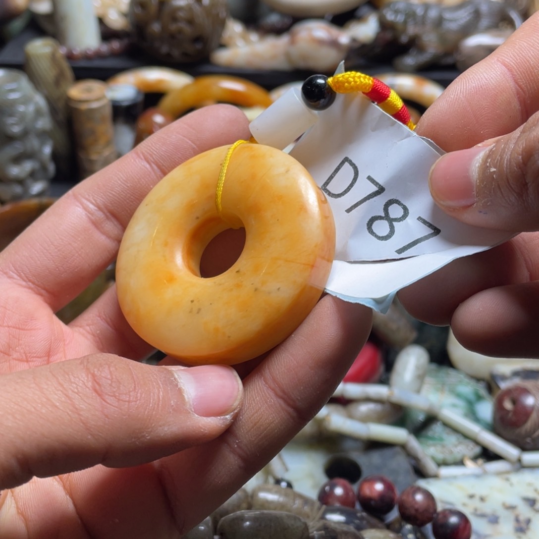 和田玉（糖玉）挂件未镶嵌