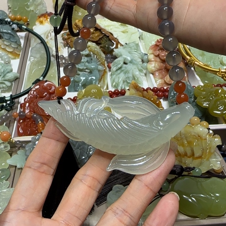 蛇纹石玉吊坠未镶嵌