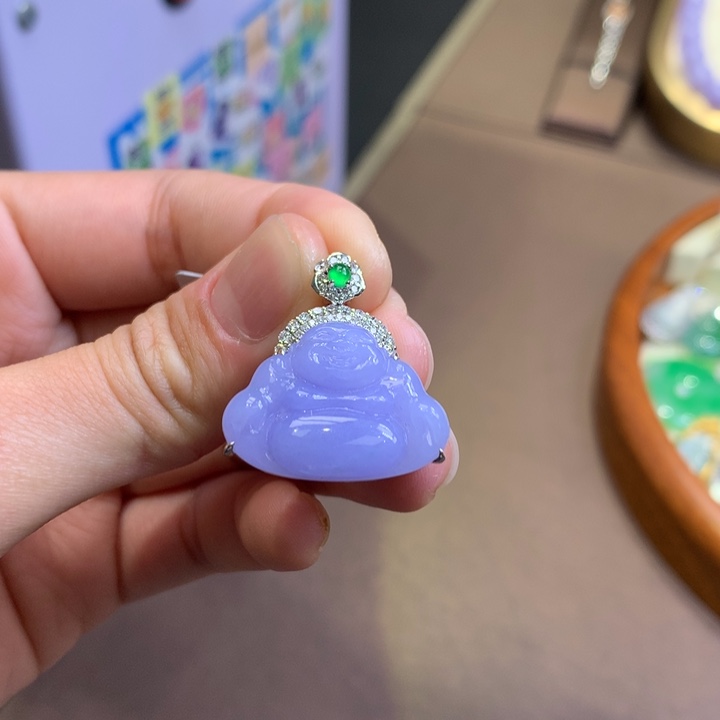 丽***丽翡翠18K金镶嵌颈饰翡翠