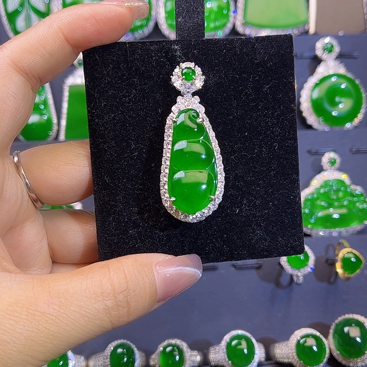 翡翠颈饰未镶嵌豆子