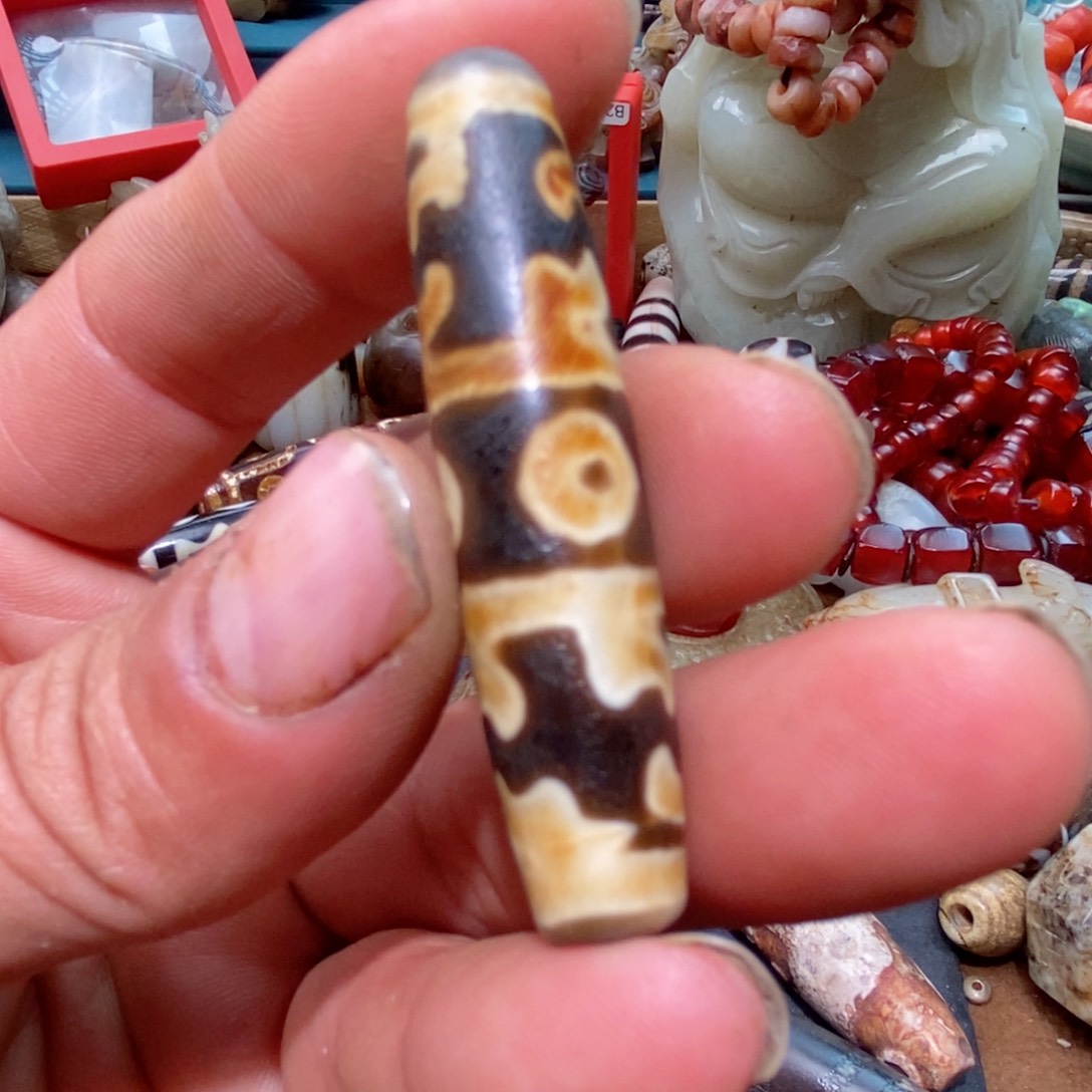 DIY琉璃珠子的颜色是蓝色的吗